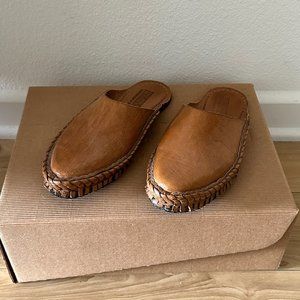 Mohinders Solid Slides in Amber